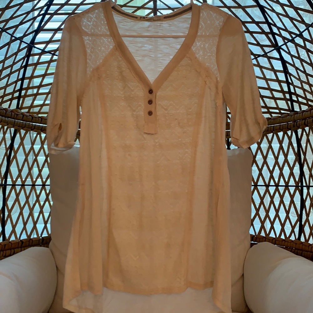 Cream quarter length sleeve shirt